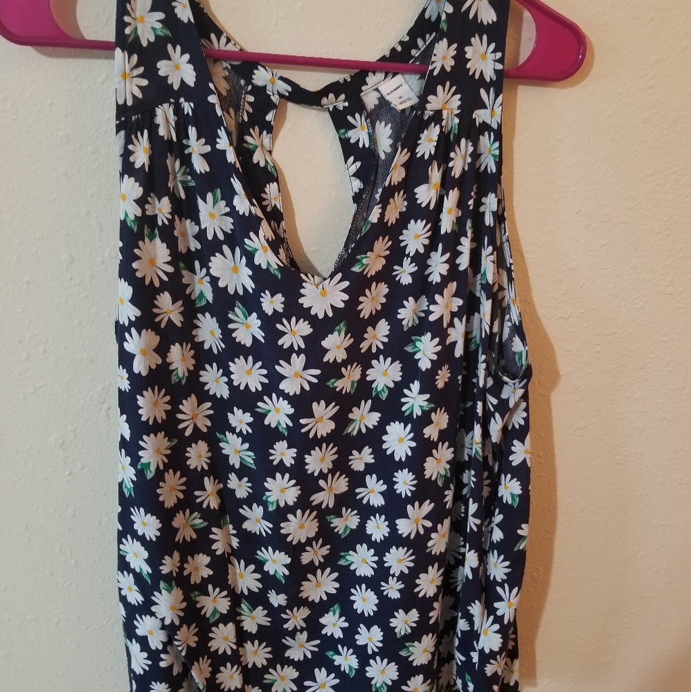 Old Navy daisy tank top